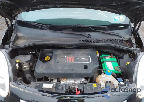 2015 Fiat 500L Lounge z USA, uszkodzony, nr VIN ZFBCFACH8FZ032852